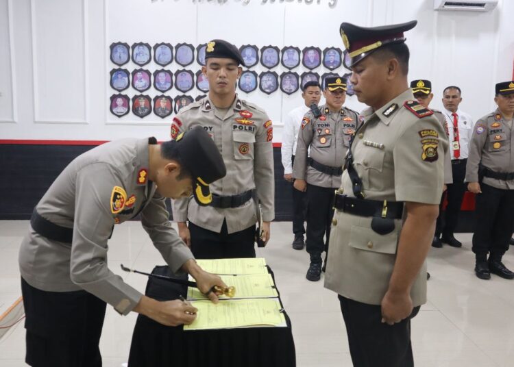 KAPOLRES MUARA ENIM PIMPIN SERTIJAB KABAG REN