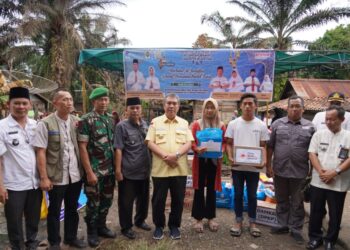 Pj. Bupati Serahkan Bantuan Musibah Kebakaran Di Benakat