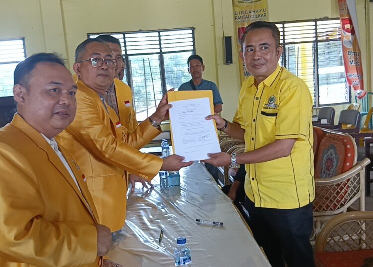 A Devi Maulidi Hari ini Resmi Ambil Formulir pendaftaran sebagai Calon Wakil Bupati Muara Enim Dari partai Golkar
