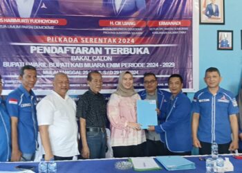 Selaku Kader Demokrat Lia Anggraini SH MH Ambil formulir Perdana di sekretariat Demokrat