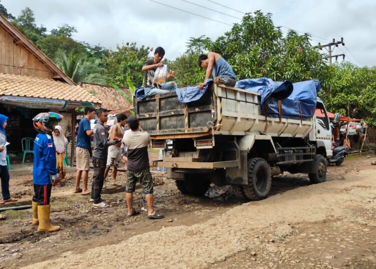 PGE Area Lumut Balai Terus Tanggap Bencana Ulu Ogan, Kabupaten Ogan Komering Ulu, Bantu Pulihkan Dampak Banjir dan Longsor
