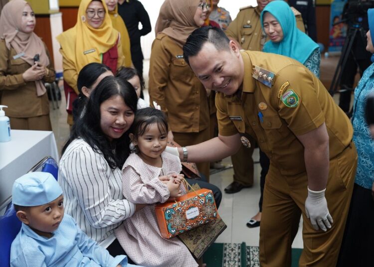 Hari Perdana, Pj. Bupati Henky Luncurkan PIN Polio Serentak Se-Kabupaten Muara Enim