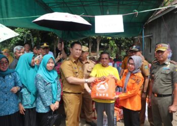 Pj. Bupati Salurkan Bantuan Korban Kebakaran Benakat
