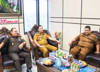Pj. Bupati Muara Enim Silaturahmi dengan Kejari dan Ucapkan Selamat Hari Adhyaksa ks-64 Juli 24, 2024